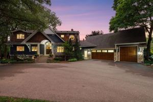 featured image of 3135 N Shore Dr