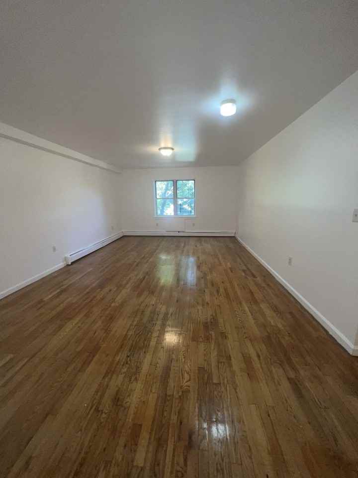 1349 Franklin Ave #2D - Photo 3 of 12