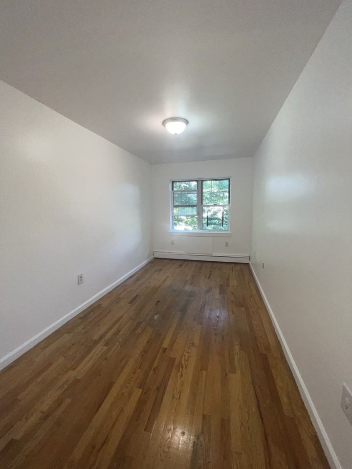 1349 Franklin Ave #2D - Photo 6 of 12