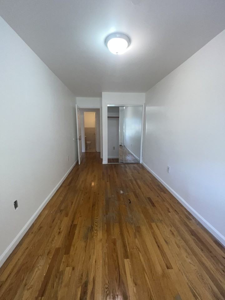 1349 Franklin Ave #2D - Photo 7 of 12