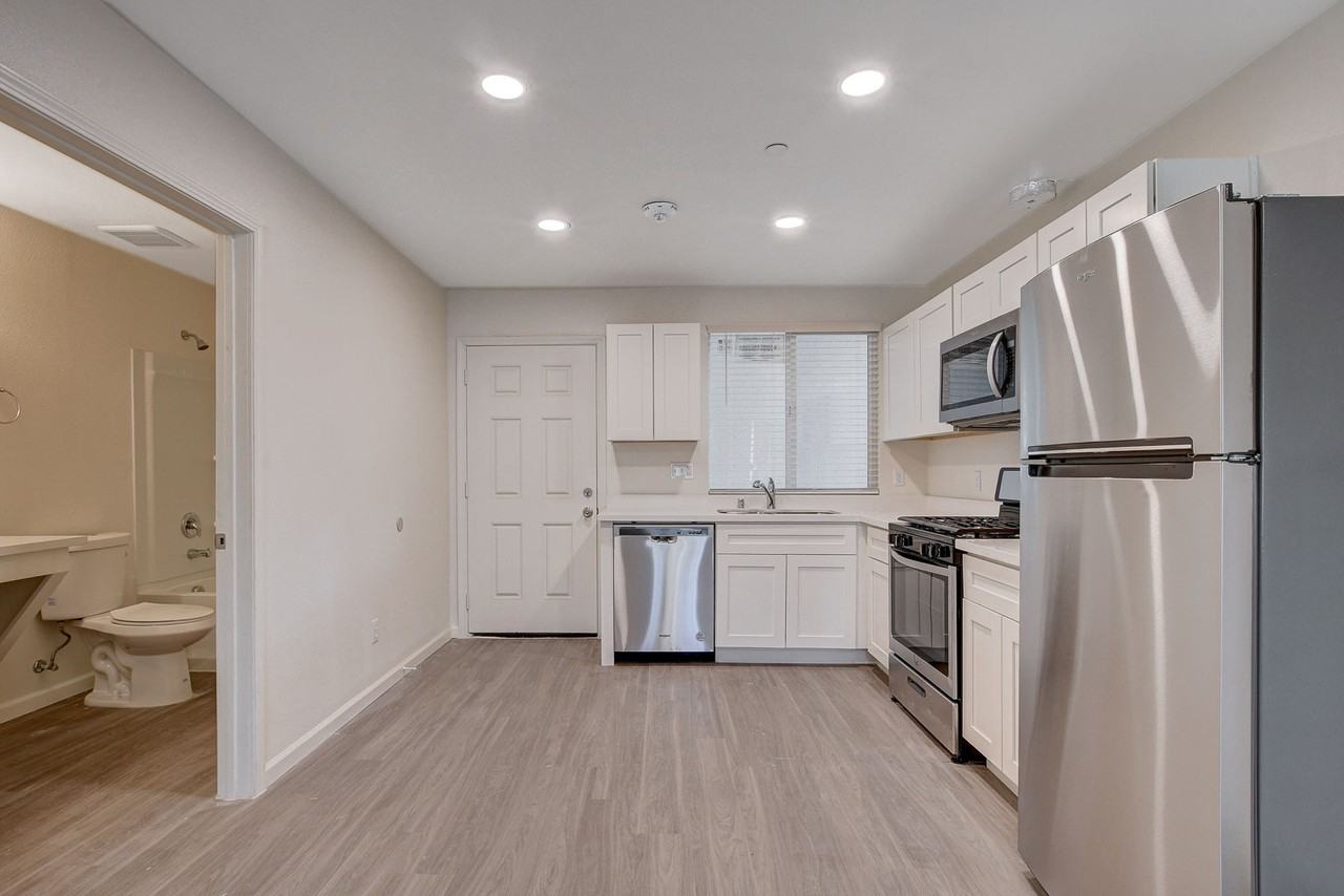 405 S 10th St #6 - Photo 2 of 11