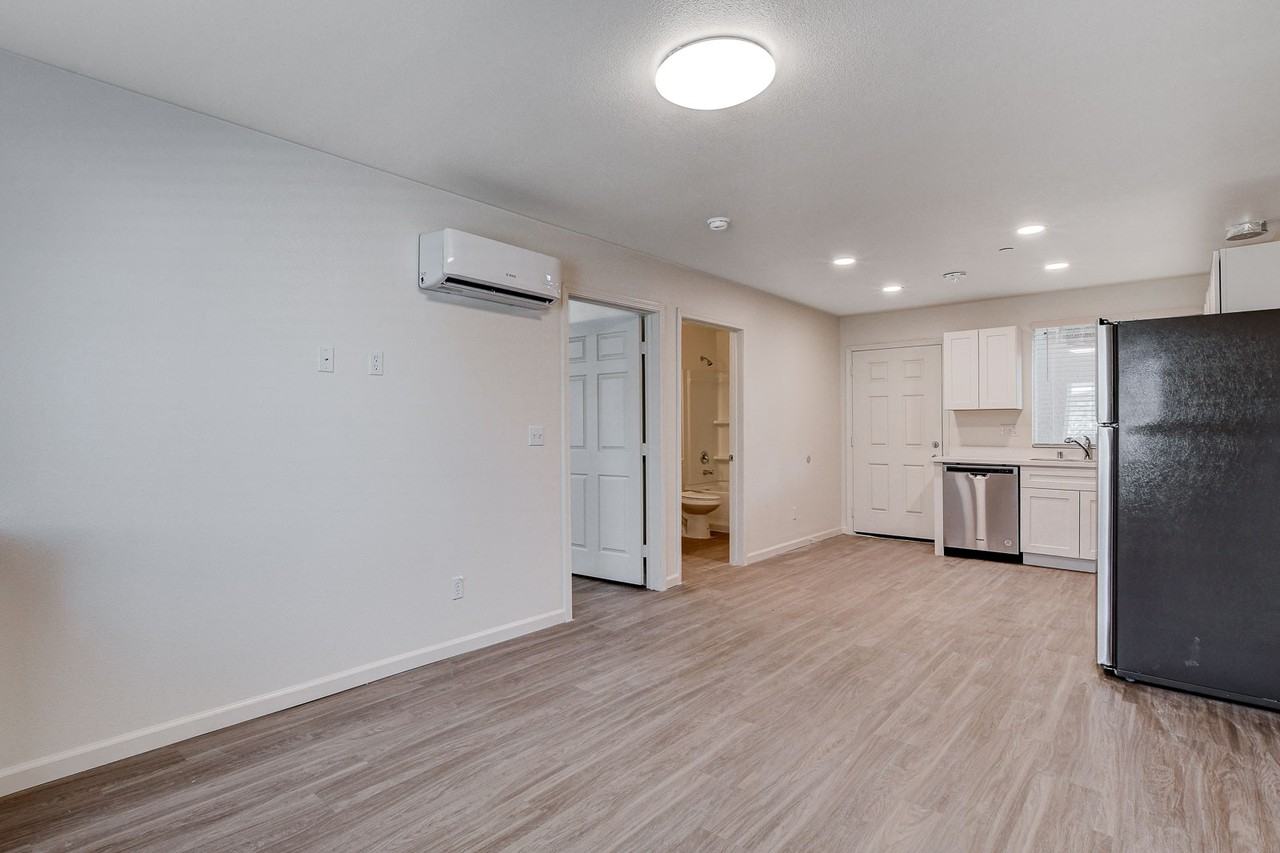 405 S 10th St #6 - Photo 3 of 11