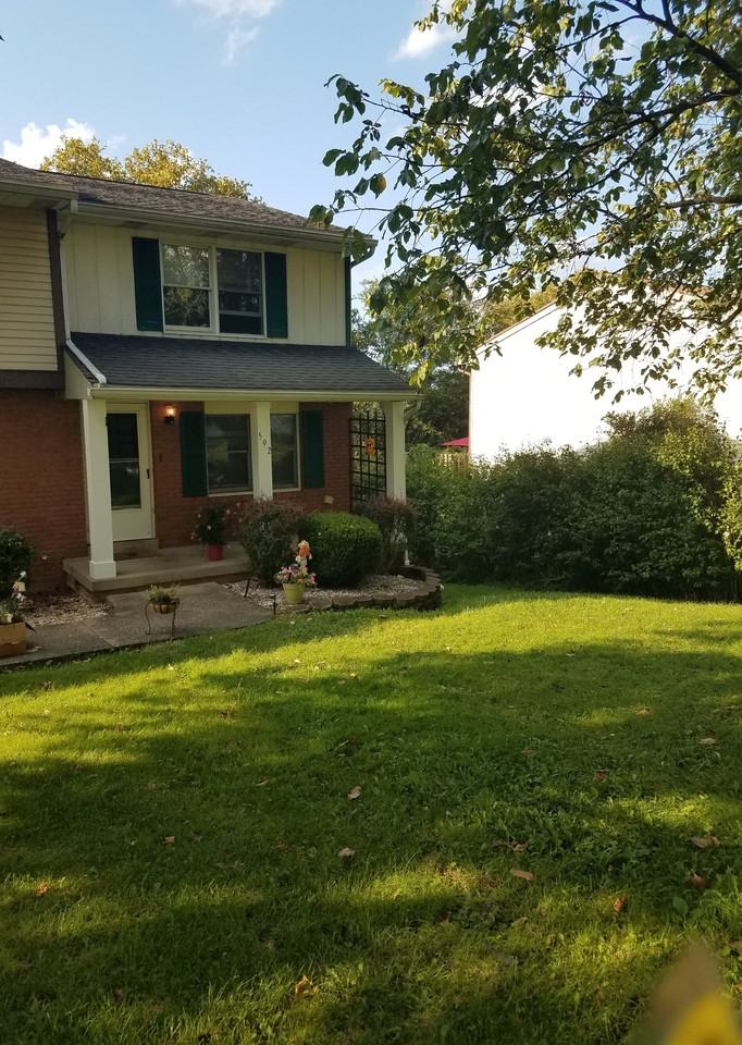 592 Peachview Ln #592 - Photo 2 of 18