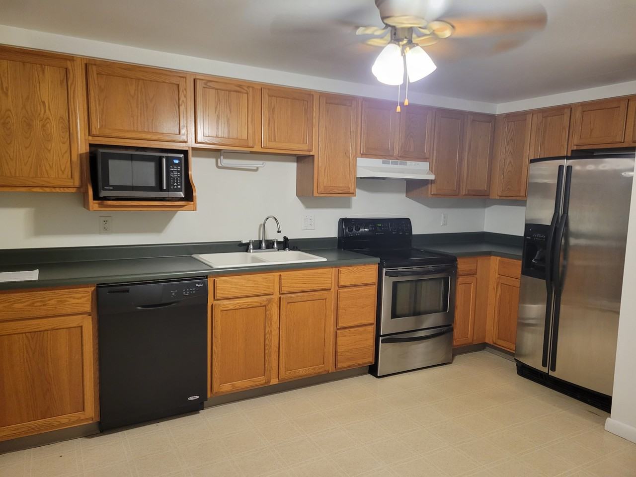 592 Peachview Ln #592 - Photo 3 of 18