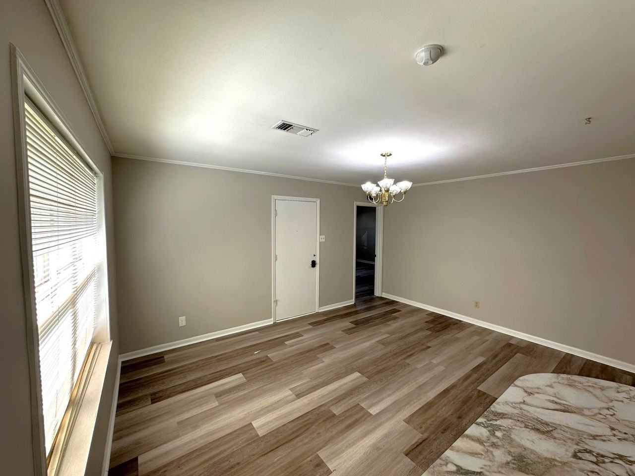 1606 Mcnutt Dr - Photo 5 of 10
