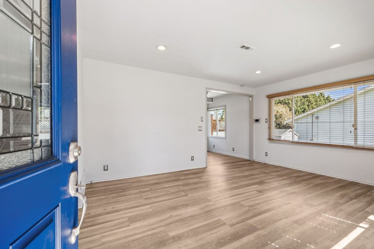 1618 Fernside Blvd - Photo 3 of 28