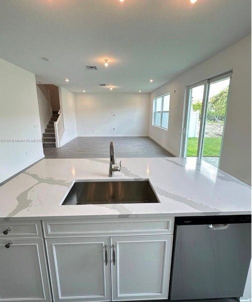 7262 Lenora Ln - Photo 3 of 21