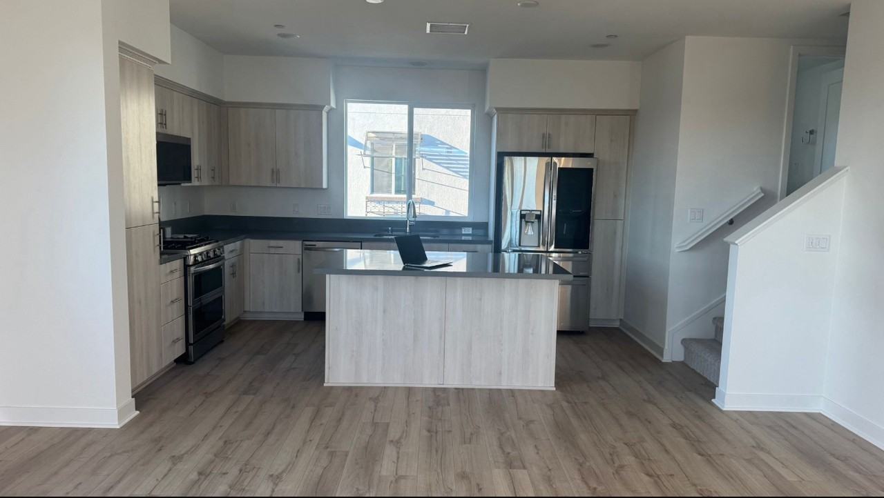 2207 W Orange Ave #5 - Photo 6 of 10