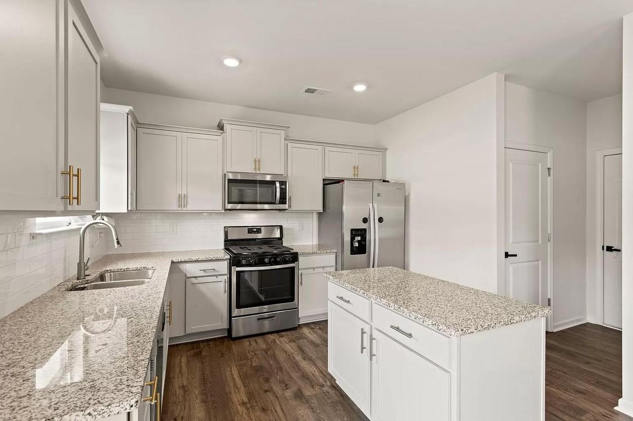 1046 Elmswell Ln - Photo 5 of 30