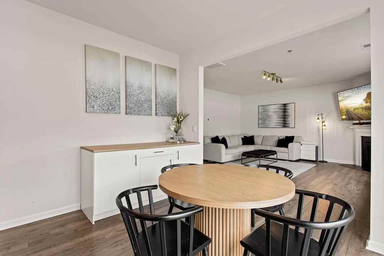 1046 Elmswell Ln - Photo 7 of 30