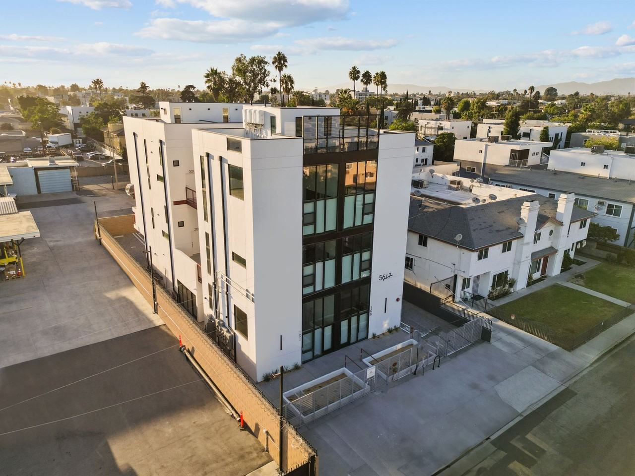 5617 Klump Ave - Photo 5 of 39