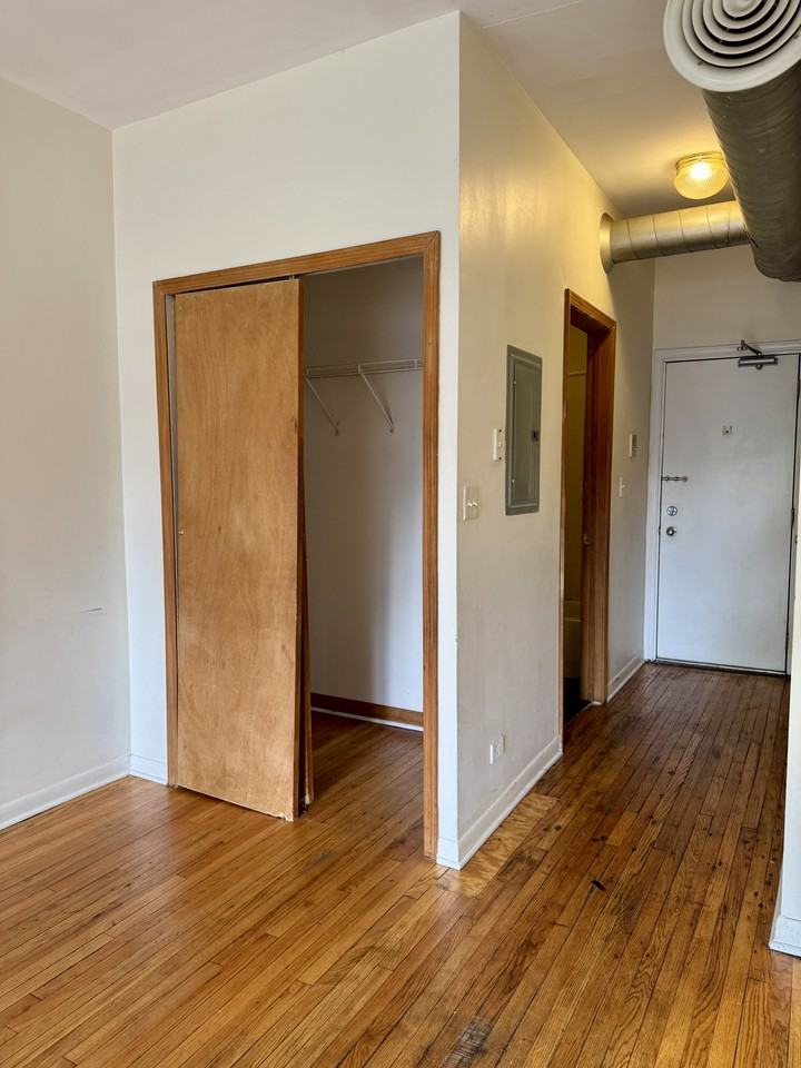 7104 S Crandon Ave #7 - Photo 3 of 6