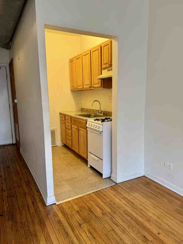 7104 S Crandon Ave #7 - Photo 4 of 6