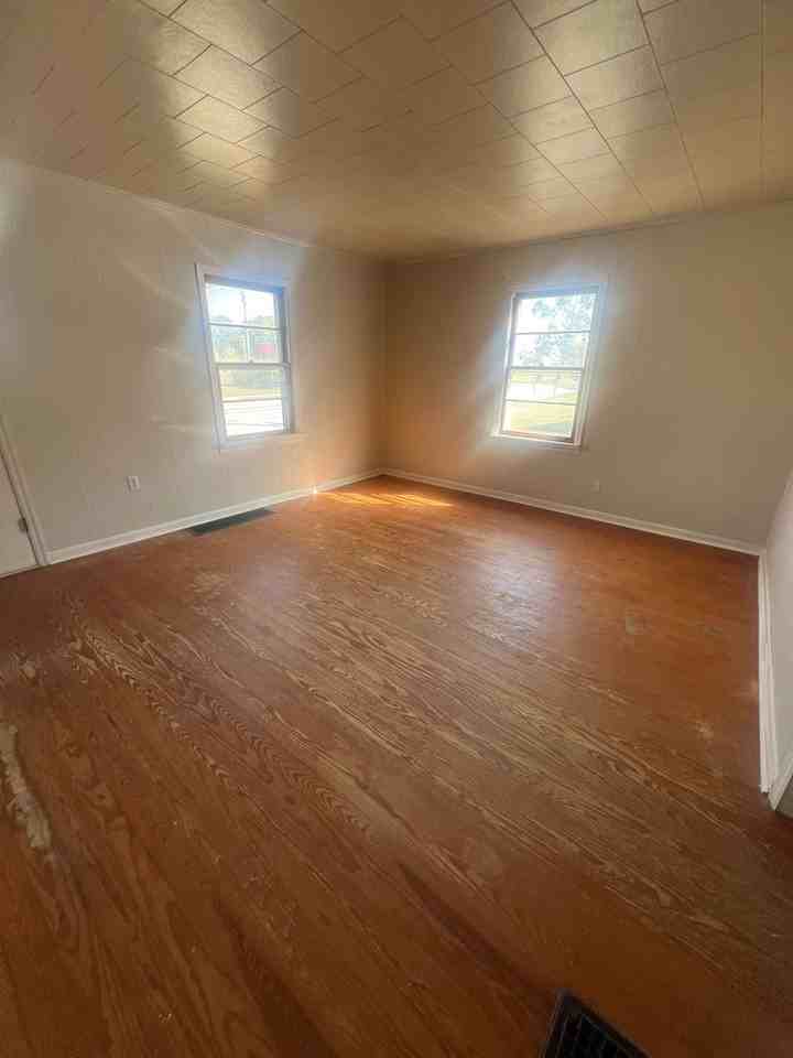 502 E Hargrave St - Photo 2 of 6