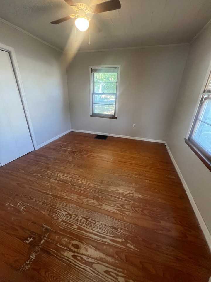 502 E Hargrave St - Photo 3 of 6