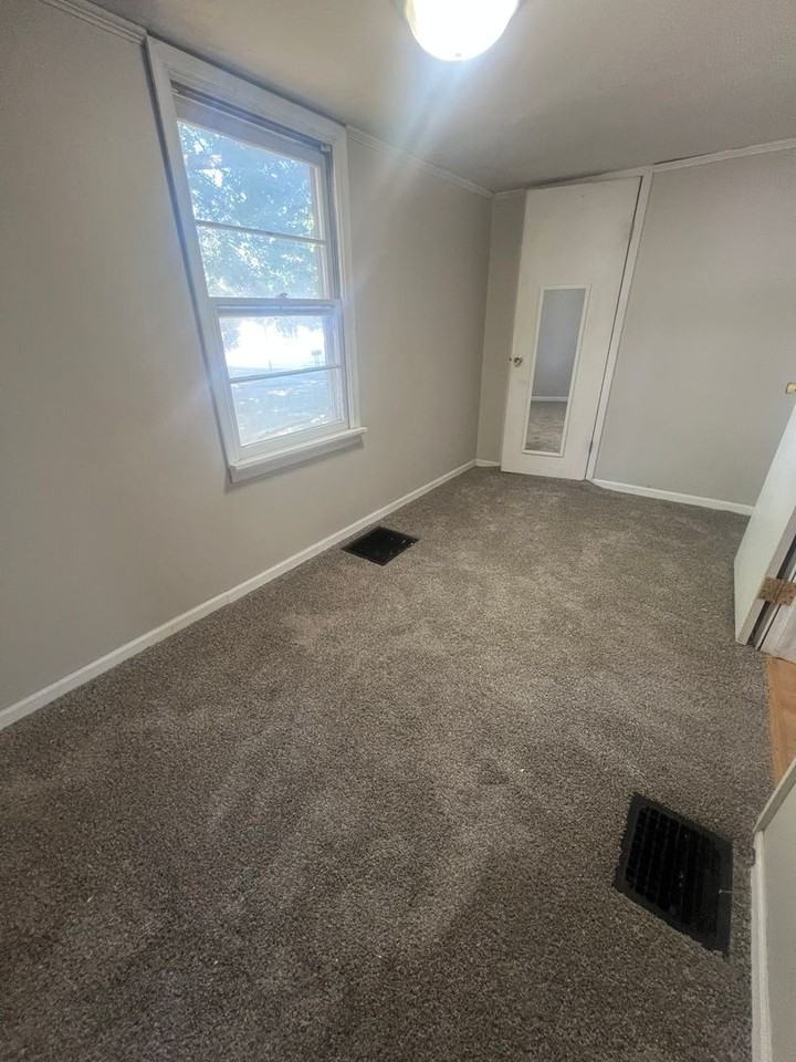 502 E Hargrave St - Photo 5 of 6