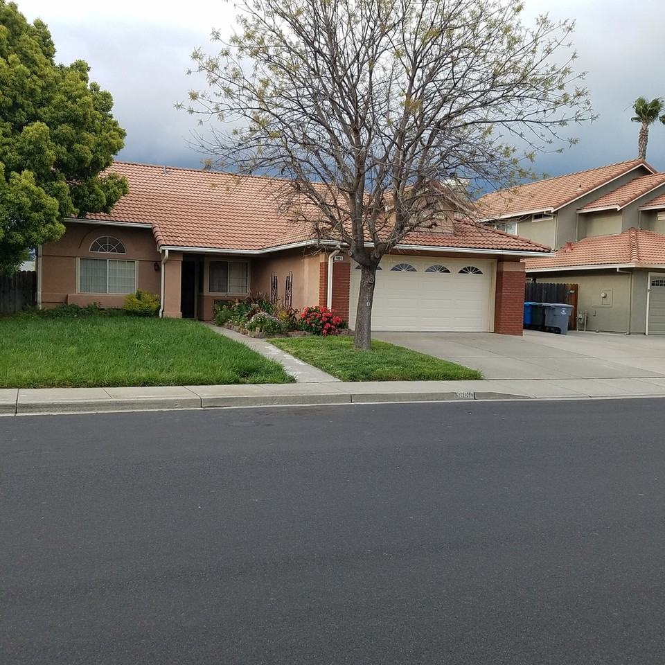 1001 Iron Ct - Photo 2 of 20