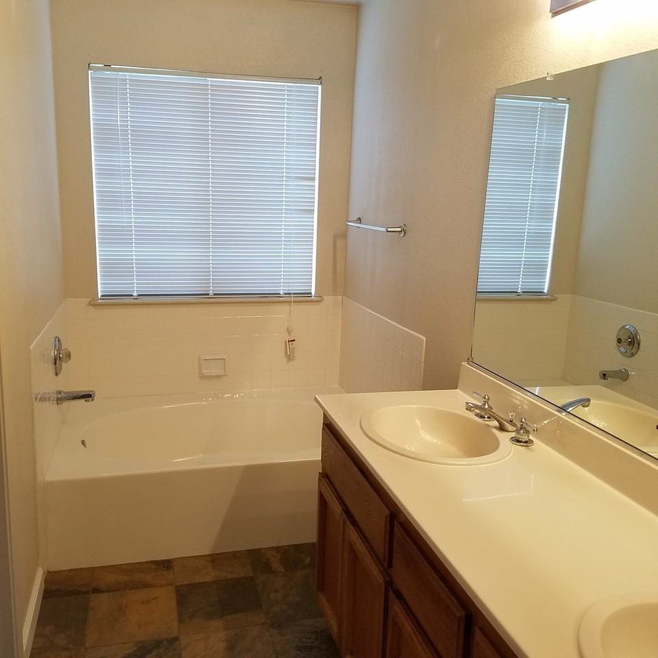 1001 Iron Ct - Photo 5 of 20