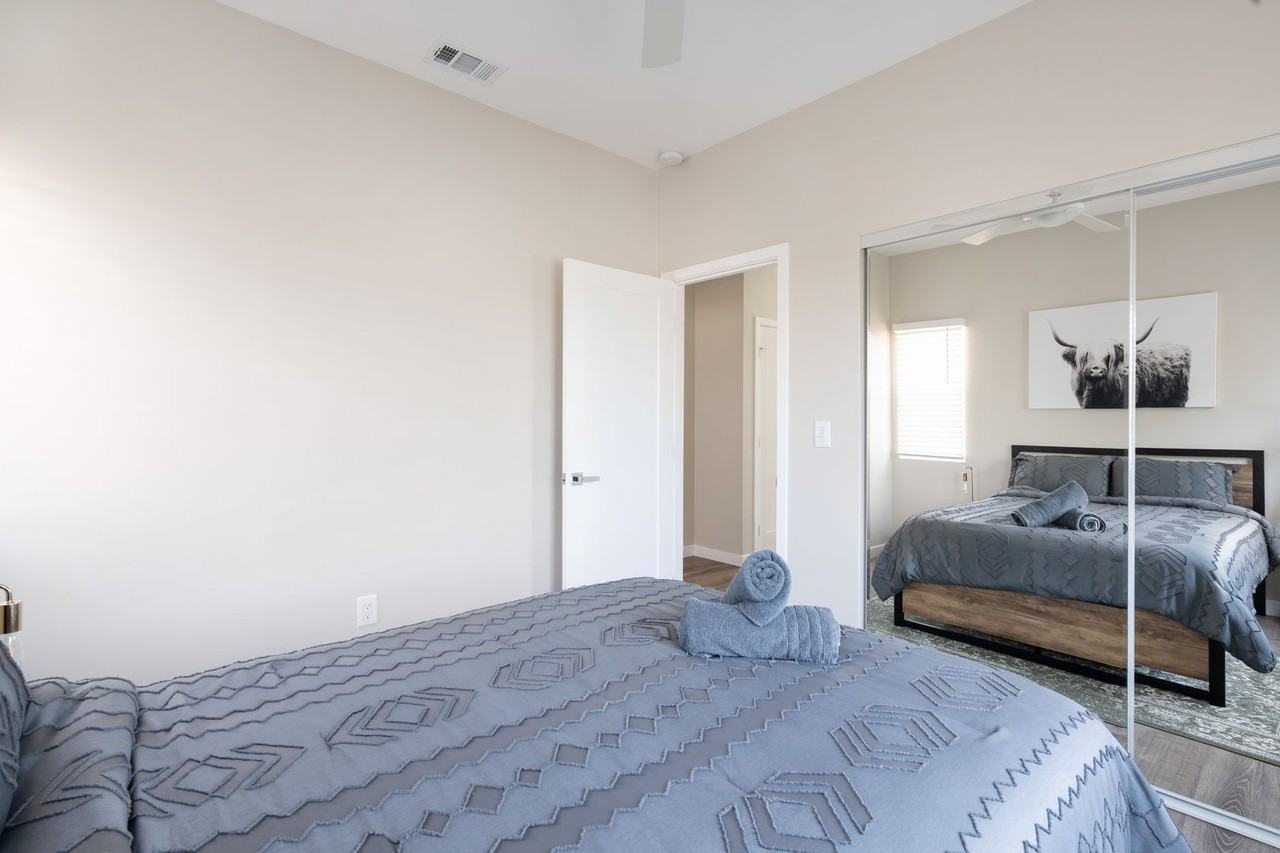 6237 Hobart St - Photo 7 of 22