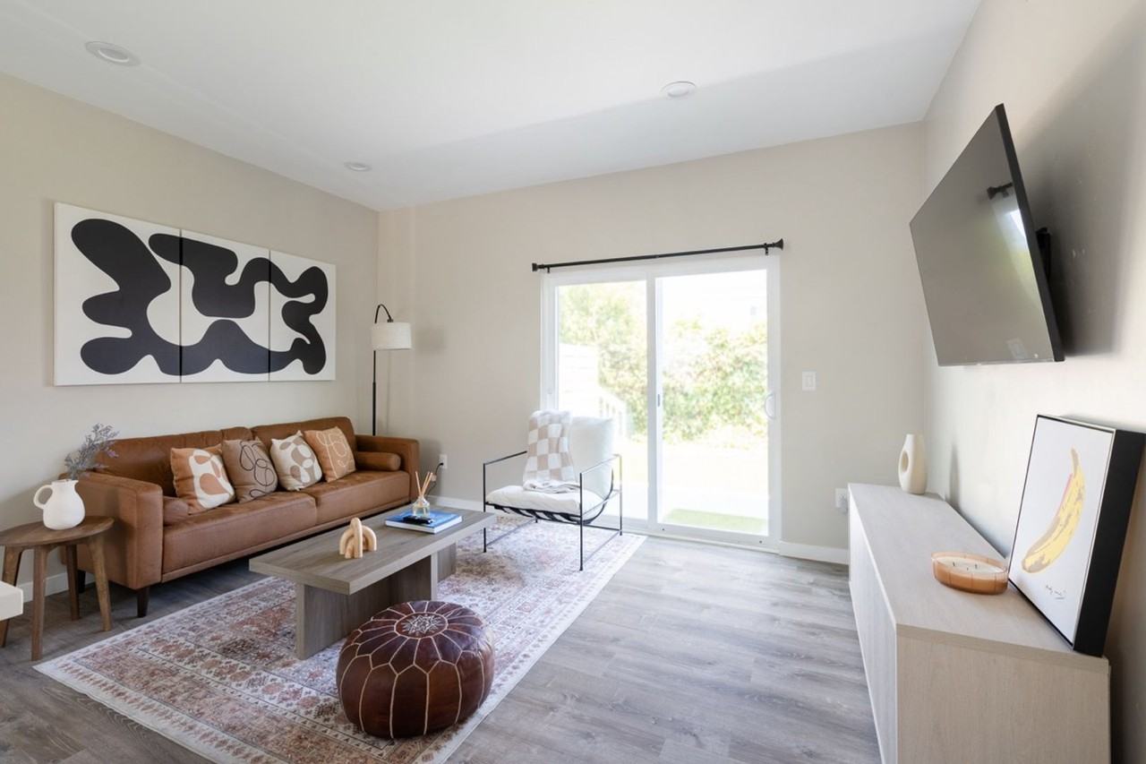 6237 Hobart St - Photo 4 of 22