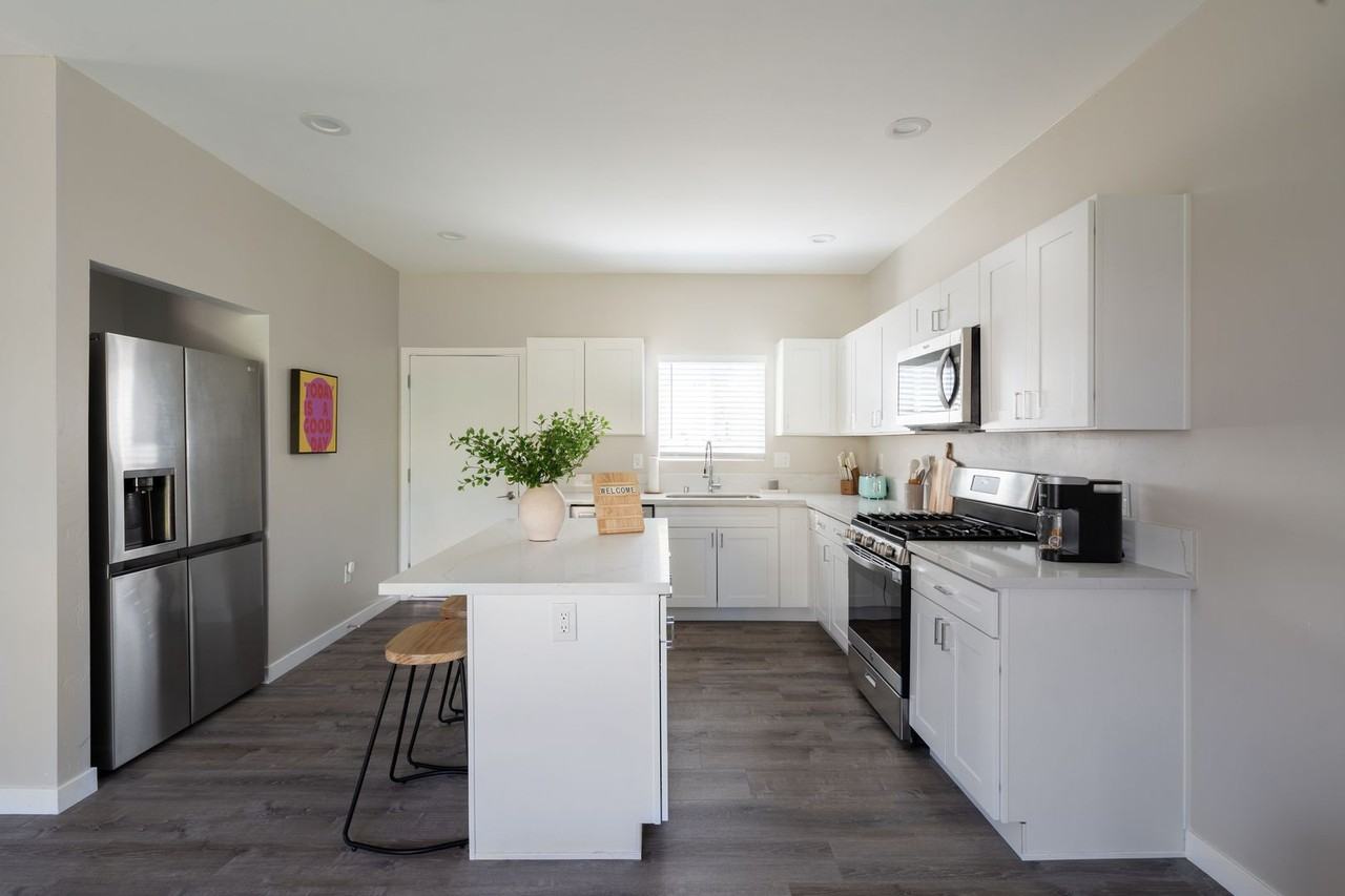 6237 Hobart St - Photo 2 of 22