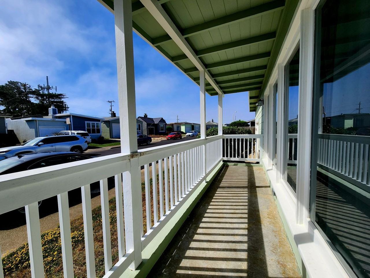 97 Oceanside Dr - Photo 2 of 34