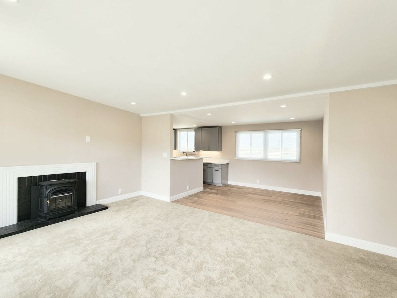 97 Oceanside Dr - Photo 3 of 34