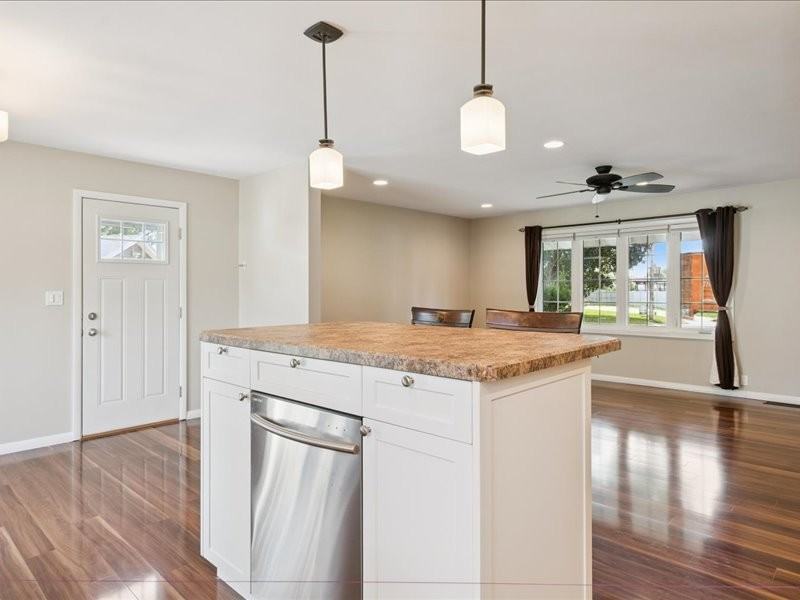 1429 Columbus Dr #NA - Photo 6 of 28