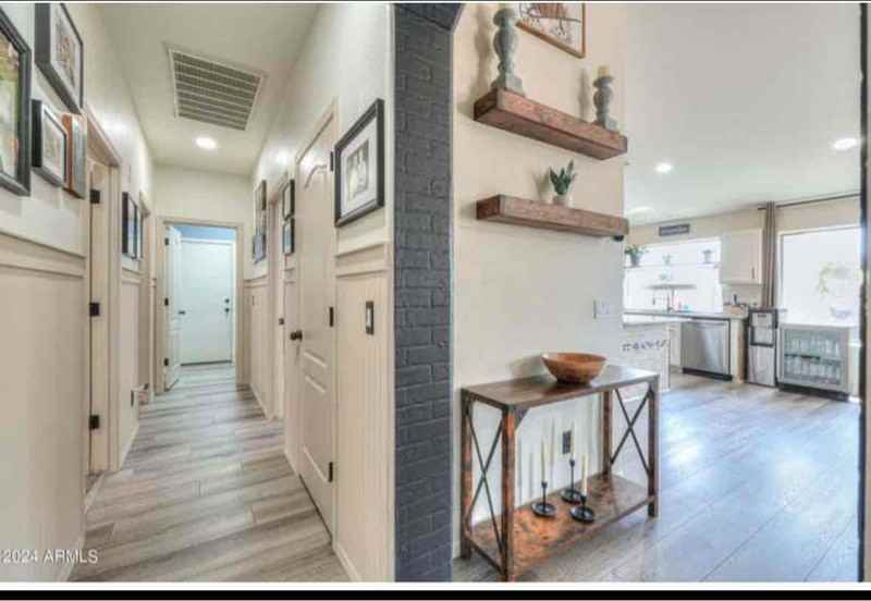 323 W Love Rd - Photo 4 of 18