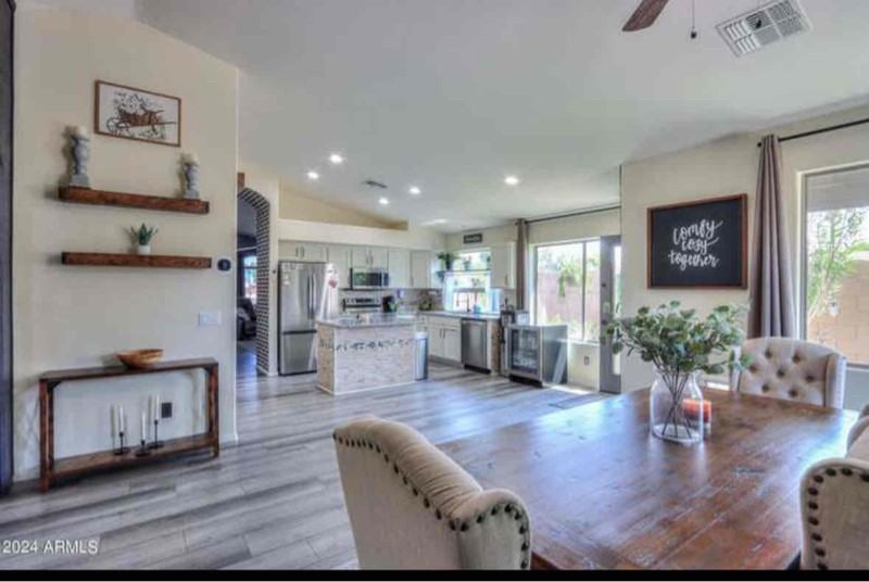 323 W Love Rd - Photo 5 of 18