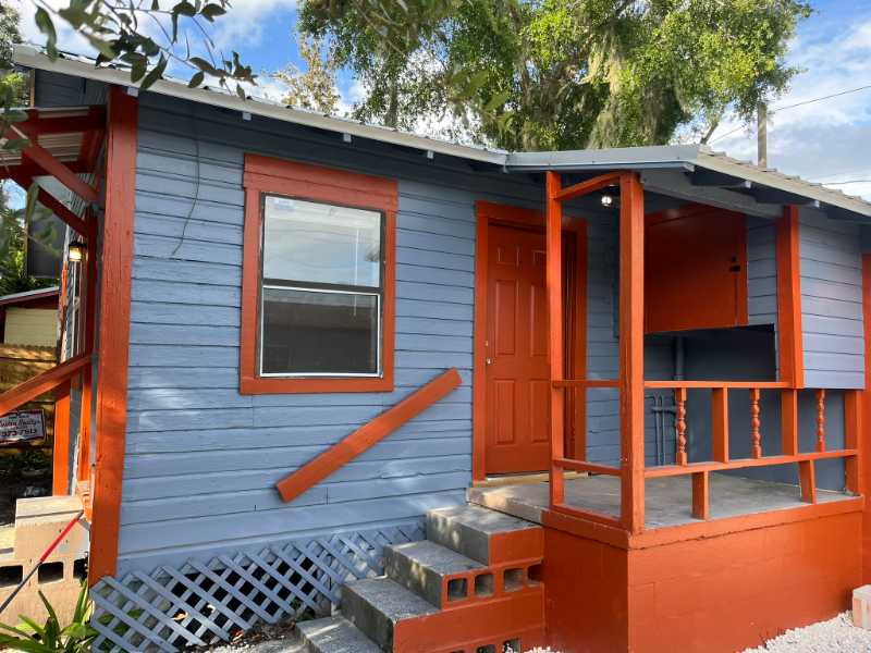 610 Se 13th Ter - Photo 2 of 10