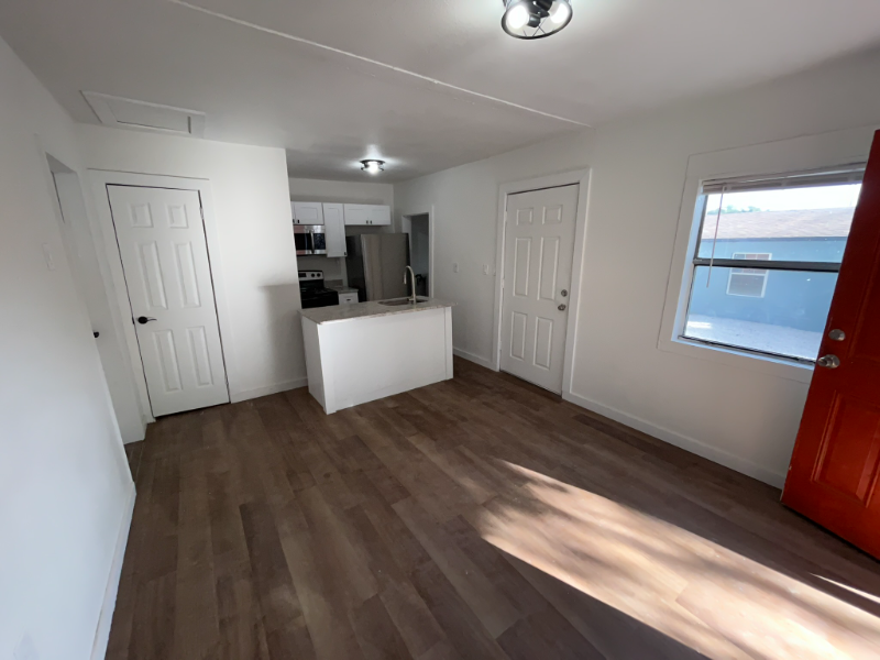 610 Se 13th Ter - Photo 5 of 10