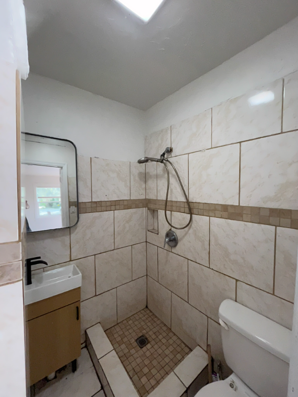 610 Se 13th Ter - Photo 6 of 10