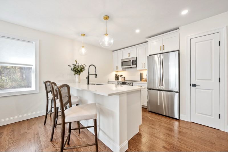404 Oxford St N - Photo 3 of 12