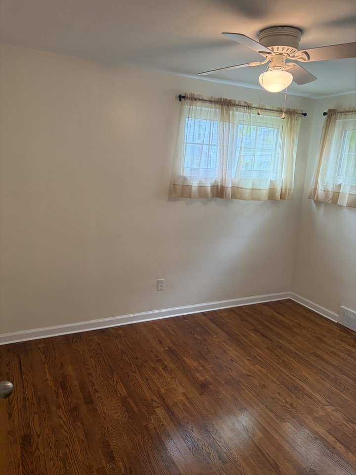 526 Foster St #1 - Photo 3 of 10