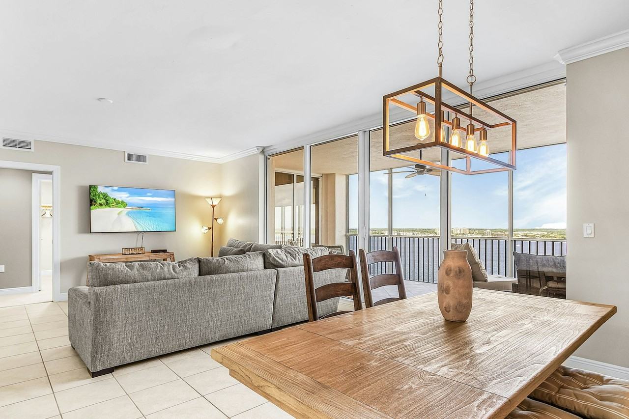 2104 West First Street, Unit 1902 - Photo 3 of 35