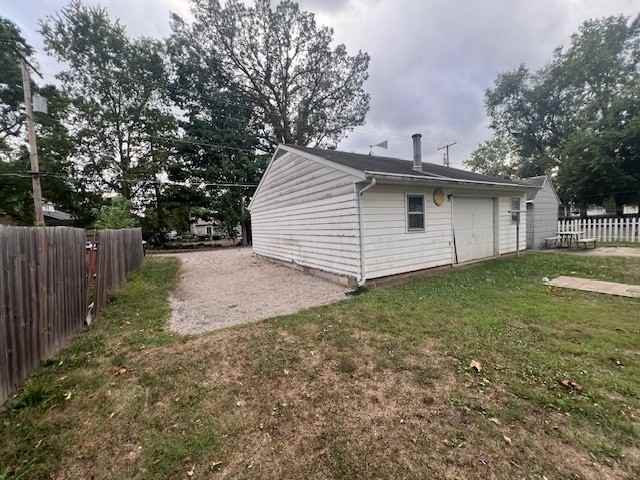 205 East Sangamon Street - Photo 7 of 9