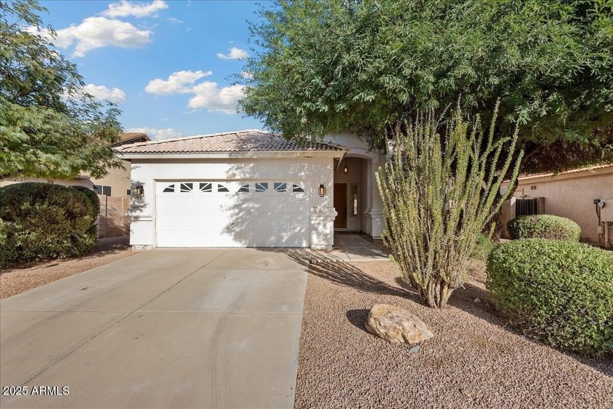 24225 N 39th Ave - Photo 2 of 31