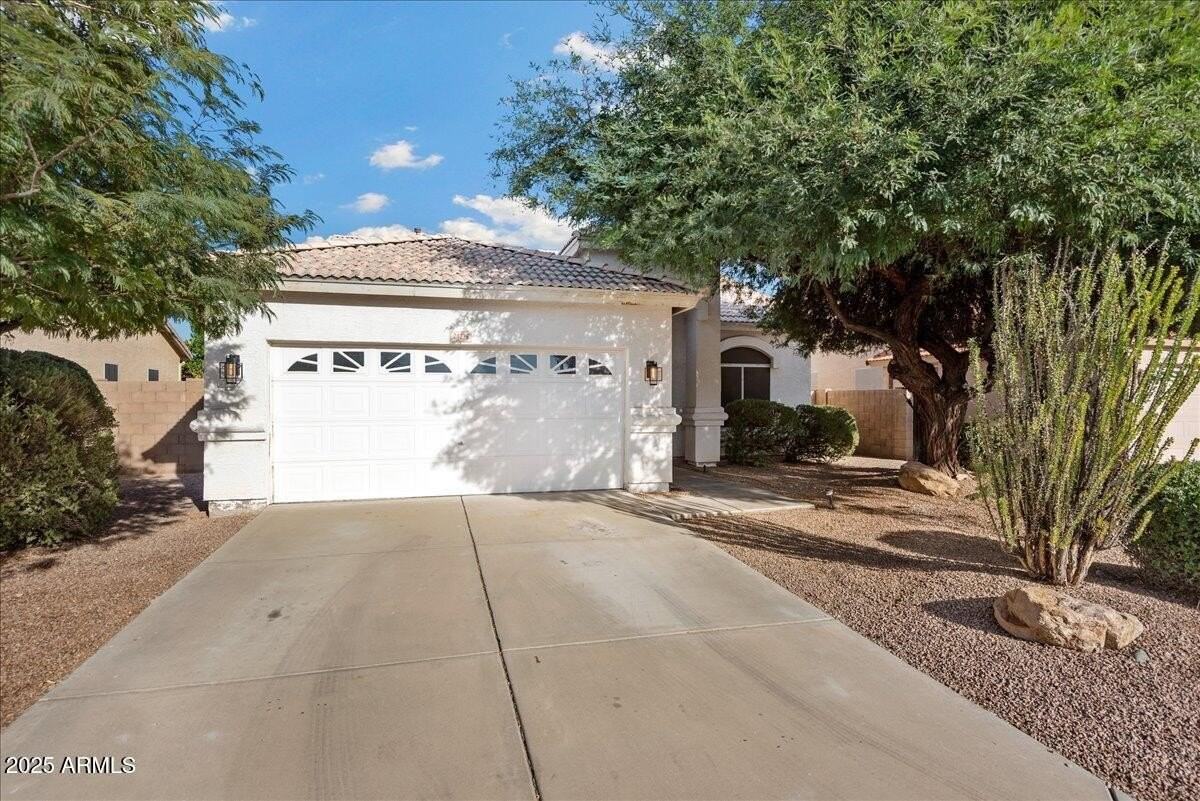 24225 N 39th Ave - Photo 3 of 31