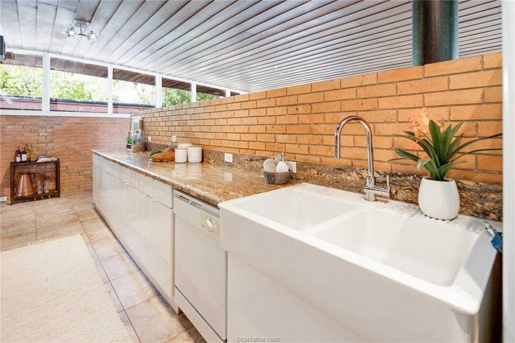 1206 Orr St - Photo 7 of 26