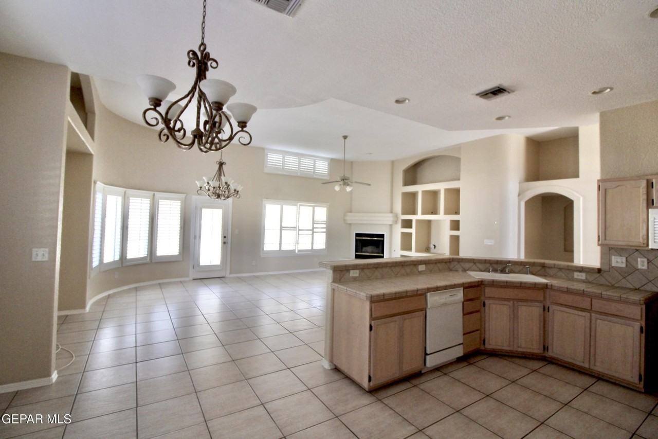 6101 Los Siglos Drive - Photo 4 of 23