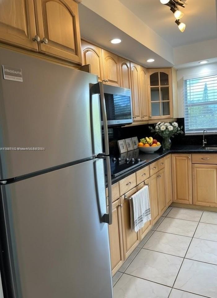 1425 Arthur Street #403A - Photo 3 of 9