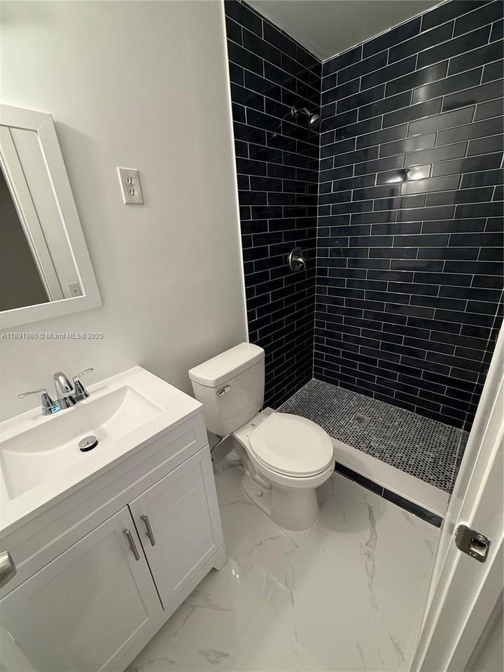 3211 Sw 107th Ave #0 - Photo 3 of 8