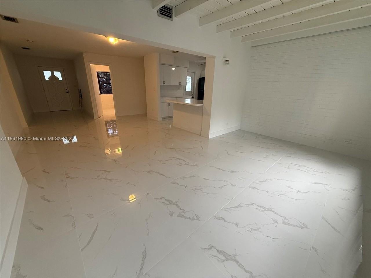 3211 Sw 107th Ave #0 - Photo 5 of 8