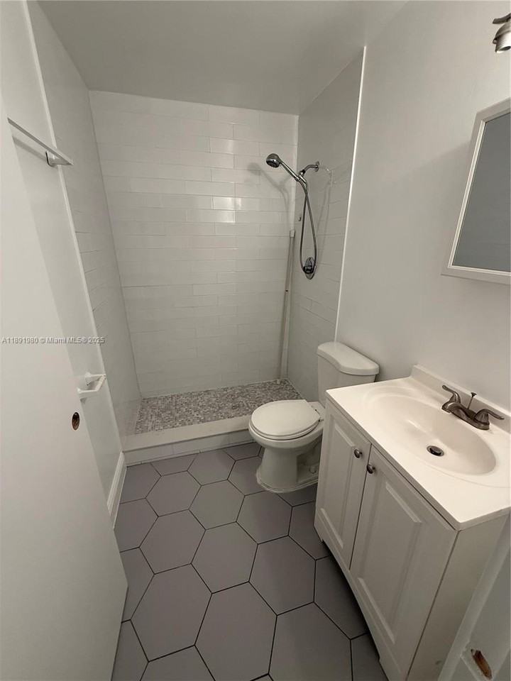 3211 Sw 107th Ave #0 - Photo 6 of 8