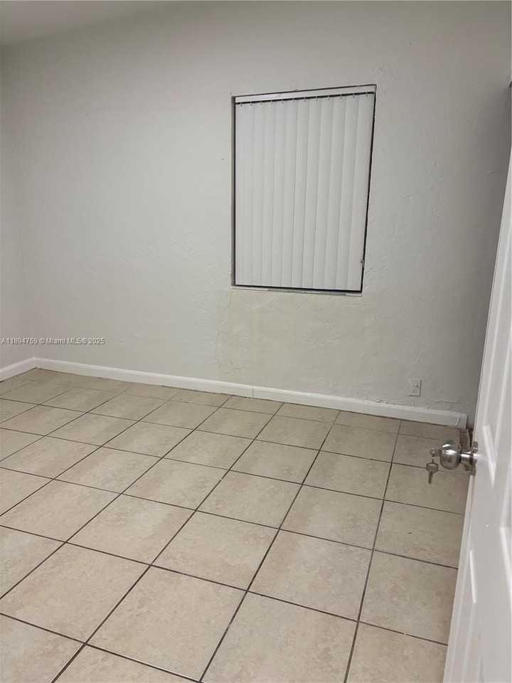 2070 Washington Ave #2 - Photo 4 of 6