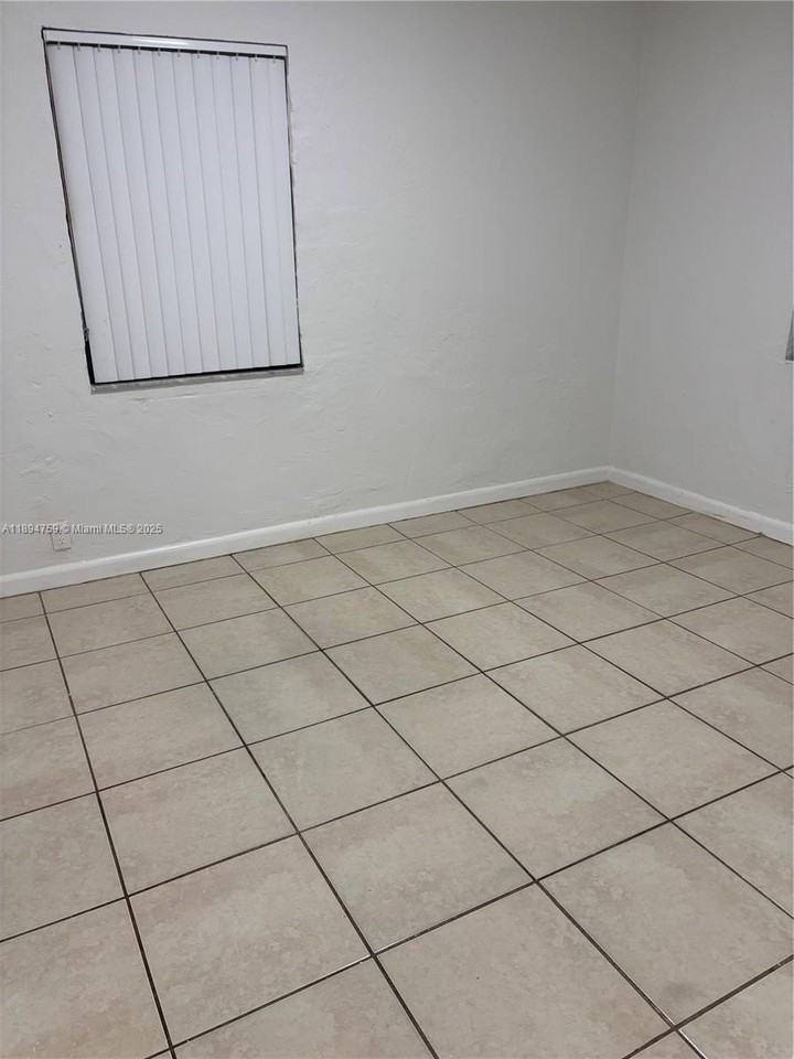 2070 Washington Ave #2 - Photo 5 of 6