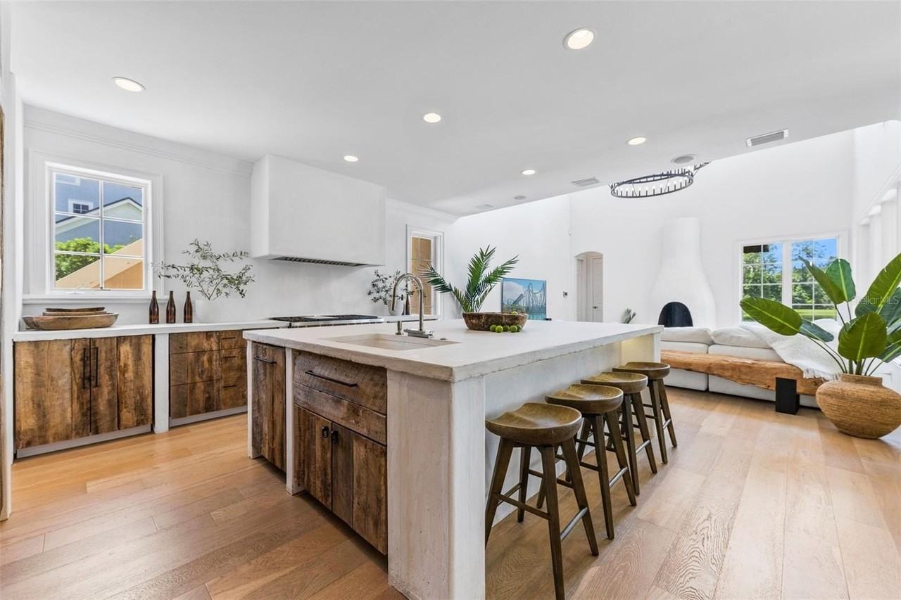 102 Acadia Ter - Photo 3 of 43