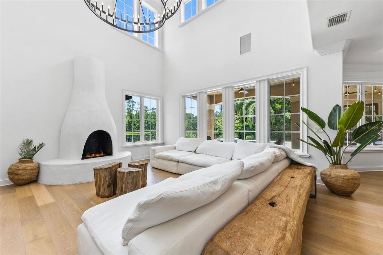 102 Acadia Ter - Photo 4 of 43