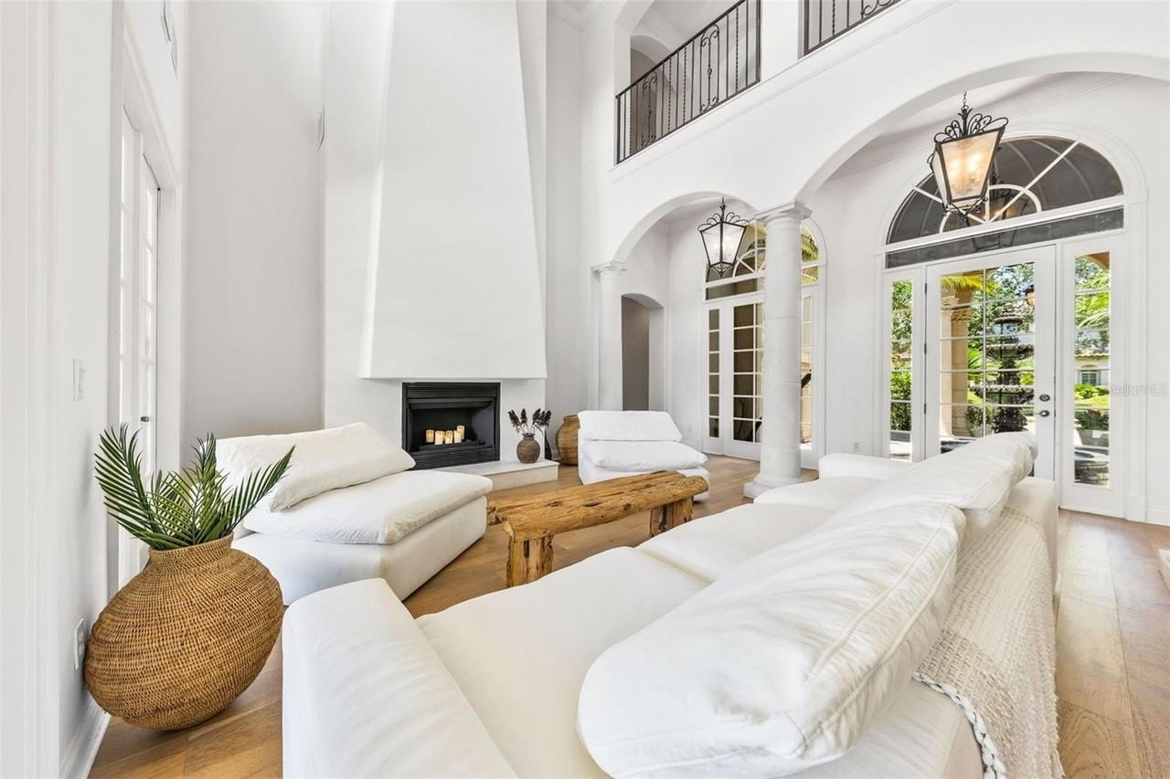 102 Acadia Ter - Photo 7 of 43